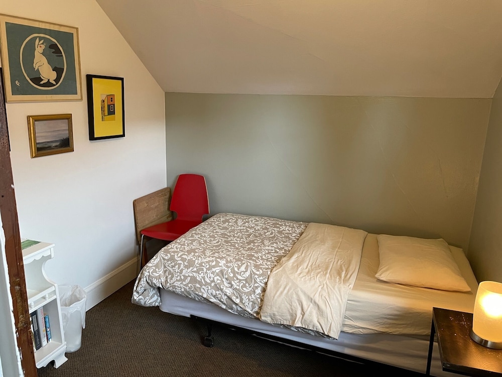 Economy Room 2 - Top Floor
