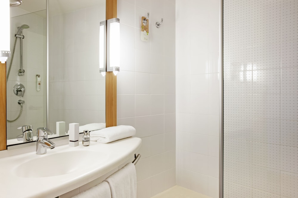 Standard Room, 1 Double Bed - Photo 10