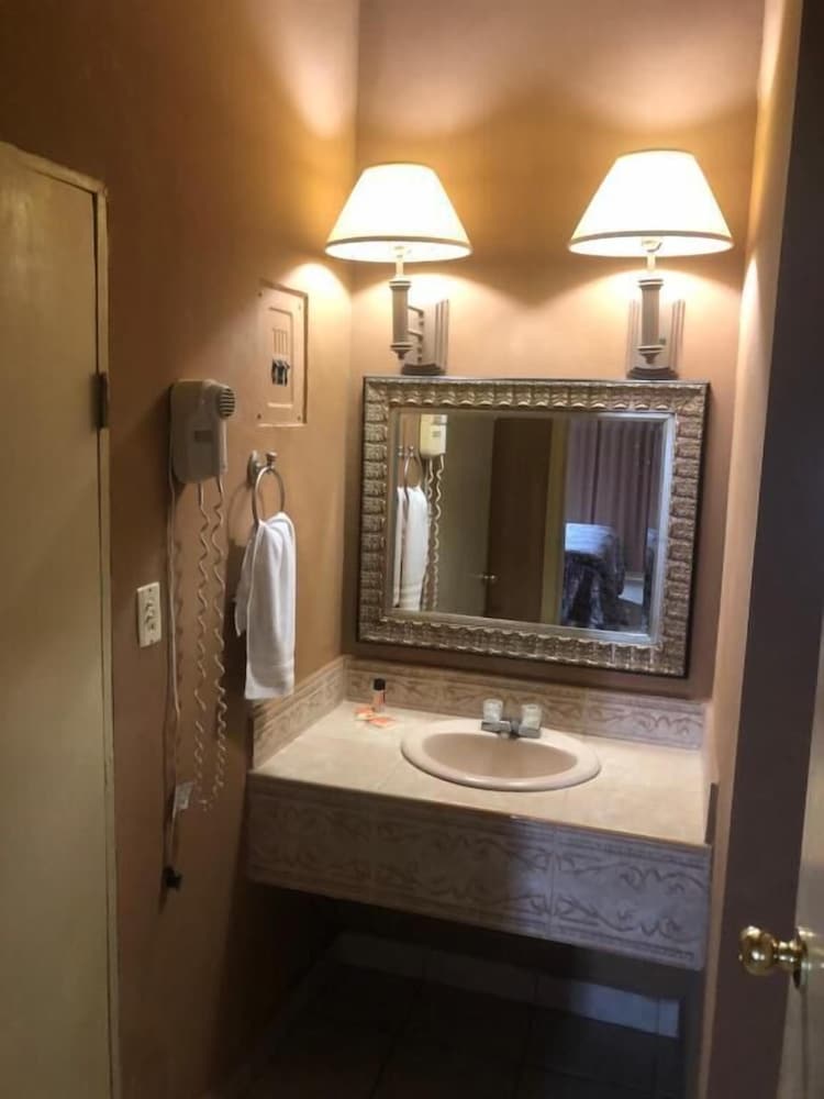 Junior Suite, 1 Large Twin Bed, Non Smoking, Microwave photo 2