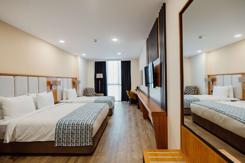 Deluxe Room, Multiple Beds, Non Smoking - Photo 1