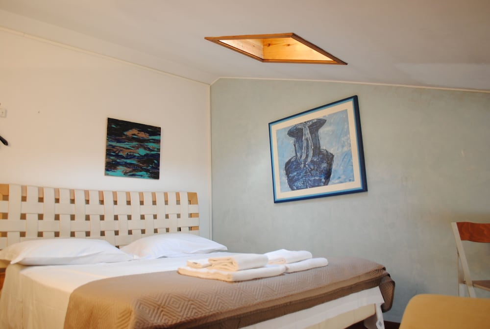 Double Room, Shared Bathroom photo 1