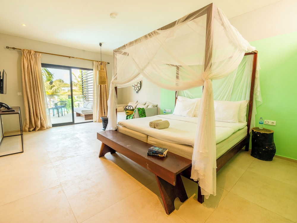 Premium Room, Pool View - Photo 5