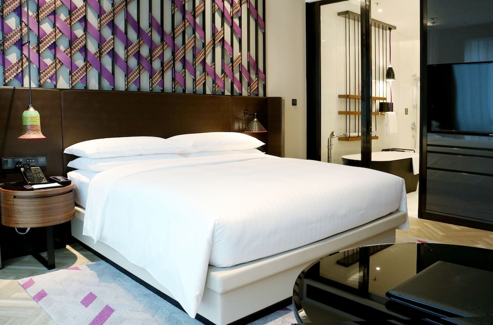 Room, 1 King Bed, City View photo 3
