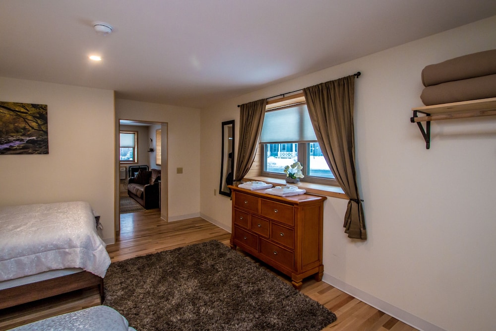 Cherry Suite #7: Cozy Mountain Resort Suite photo 2