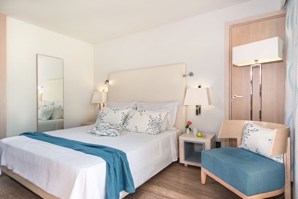 Deluxe Double Room, Pool View