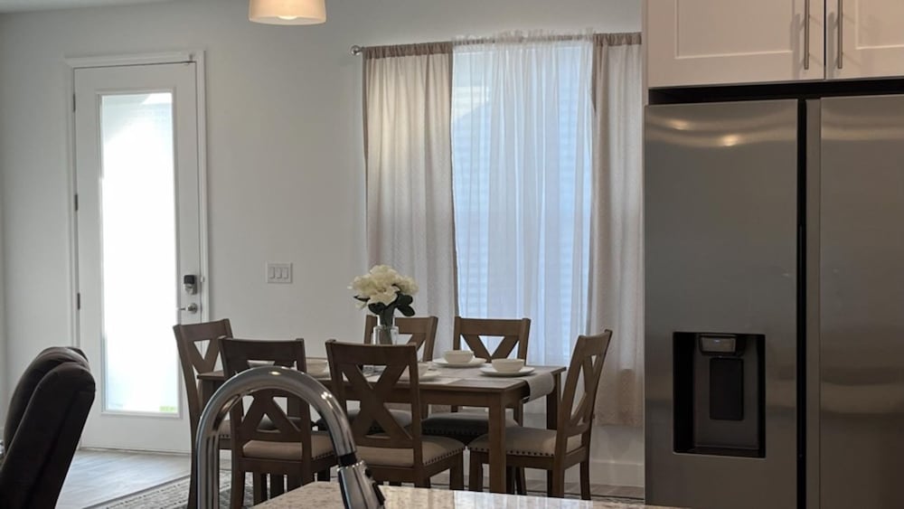 Brand New Spacious 3 Bedroom Home, Billede 22
