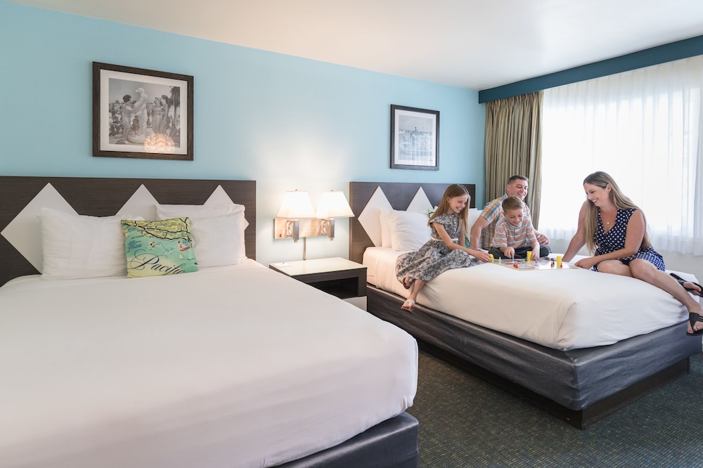 Standard Room, 2 Queen Beds - Photo 3