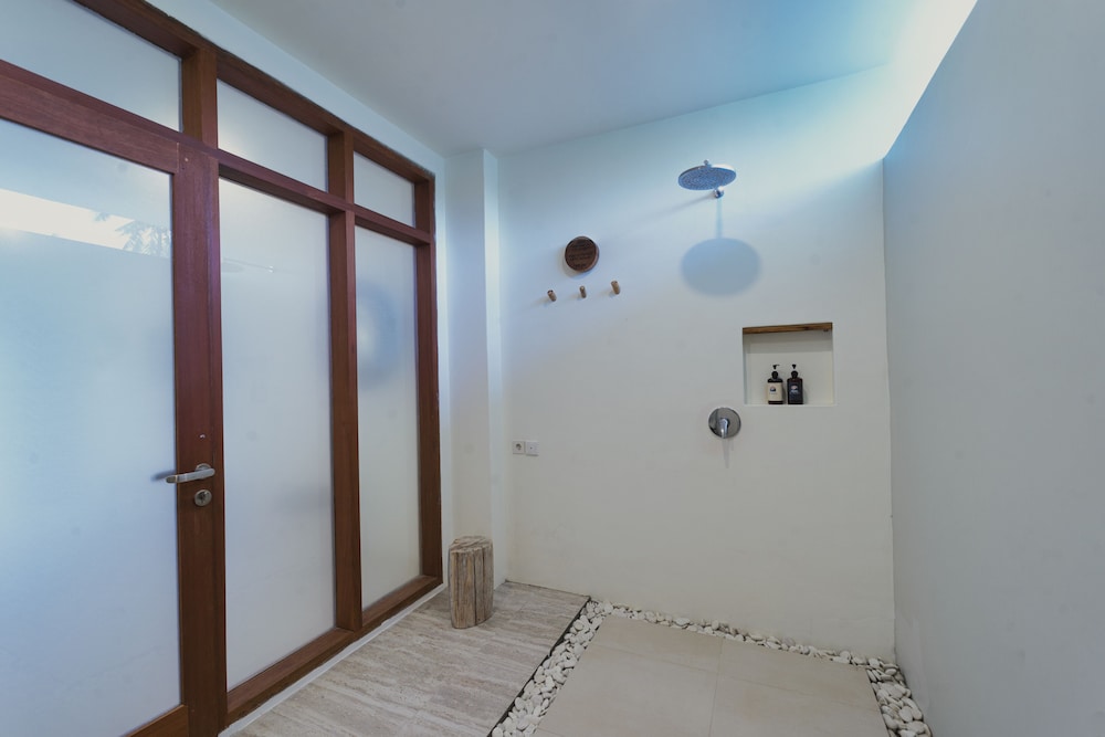 Standard Room - Photo 11