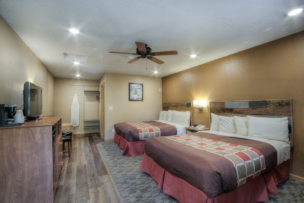 #14 Standard Motel Room photo 2