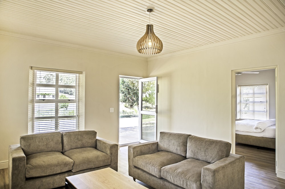 Executive Cottage, 2 Bedrooms (VINEYARD)