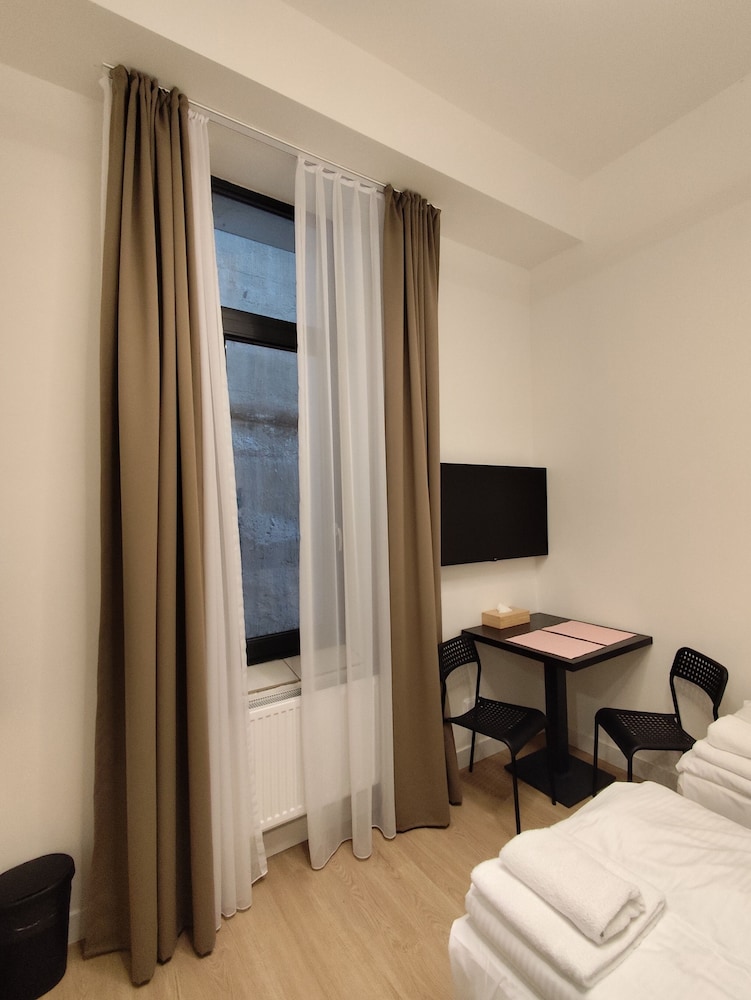 Economy Triple Room - Photo 3