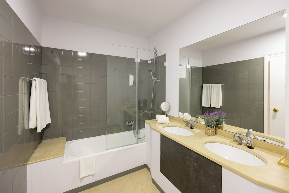 Family Apartment, 2 Bedrooms - Photo 9
