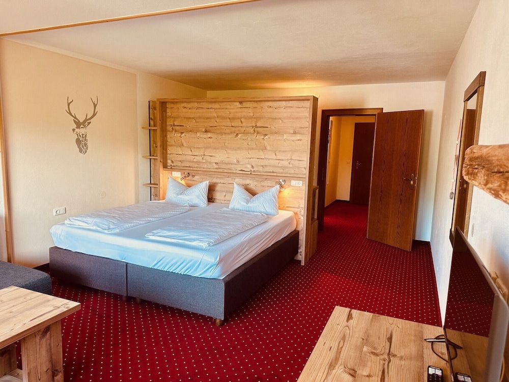 Family Double Room, Multiple Beds, Non Smoking, Mountain View photo 3