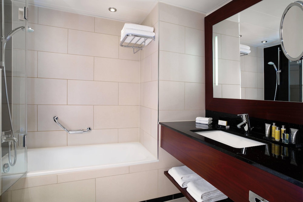 Club Suite, 1 Bedroom - Photo 5