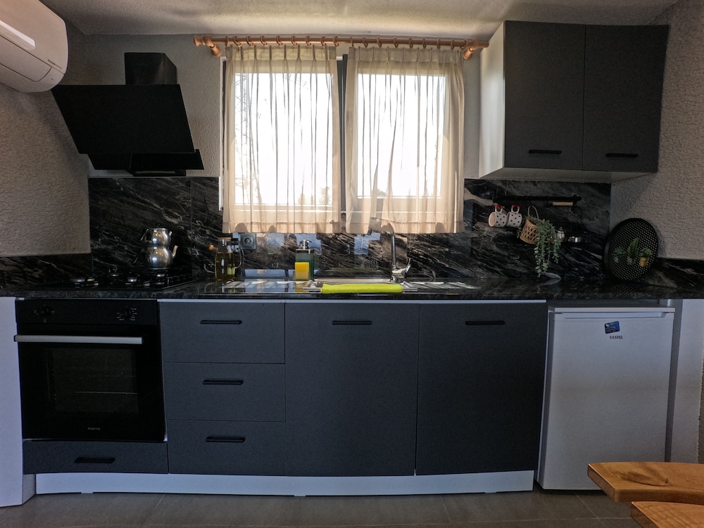 Deluxe Quadruple Room, Sea View photo 2