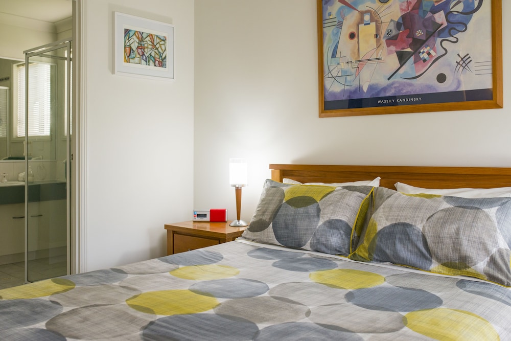 Queen Room 2 Bed & Breakfast