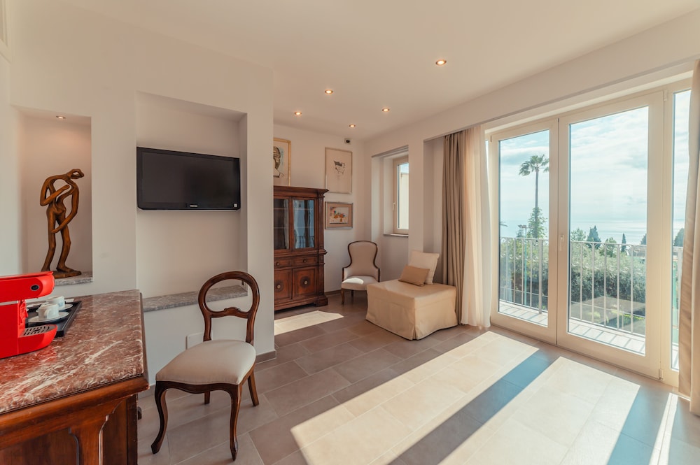 Superior Room, Balcony, Garden View - Photo 3