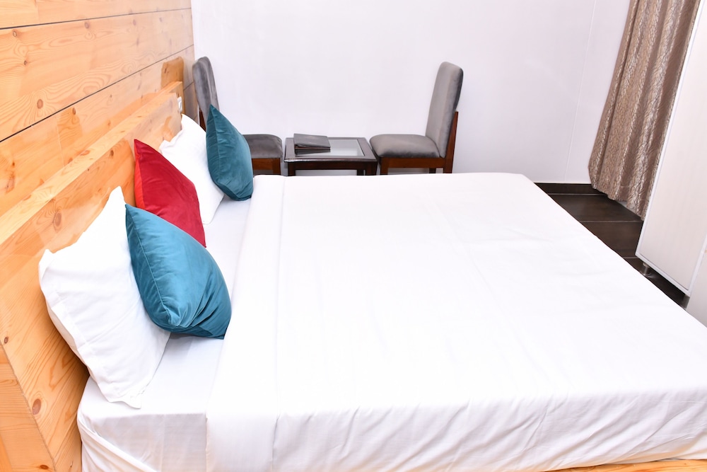 Deluxe Room - Photo 5