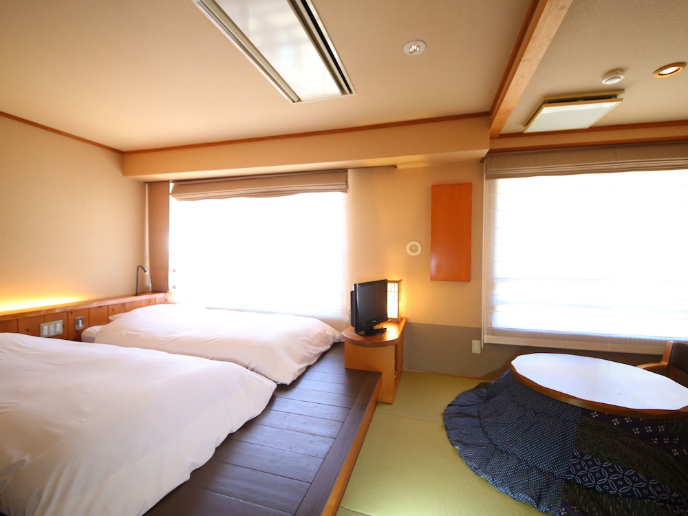 Compact Twin Room photo 2