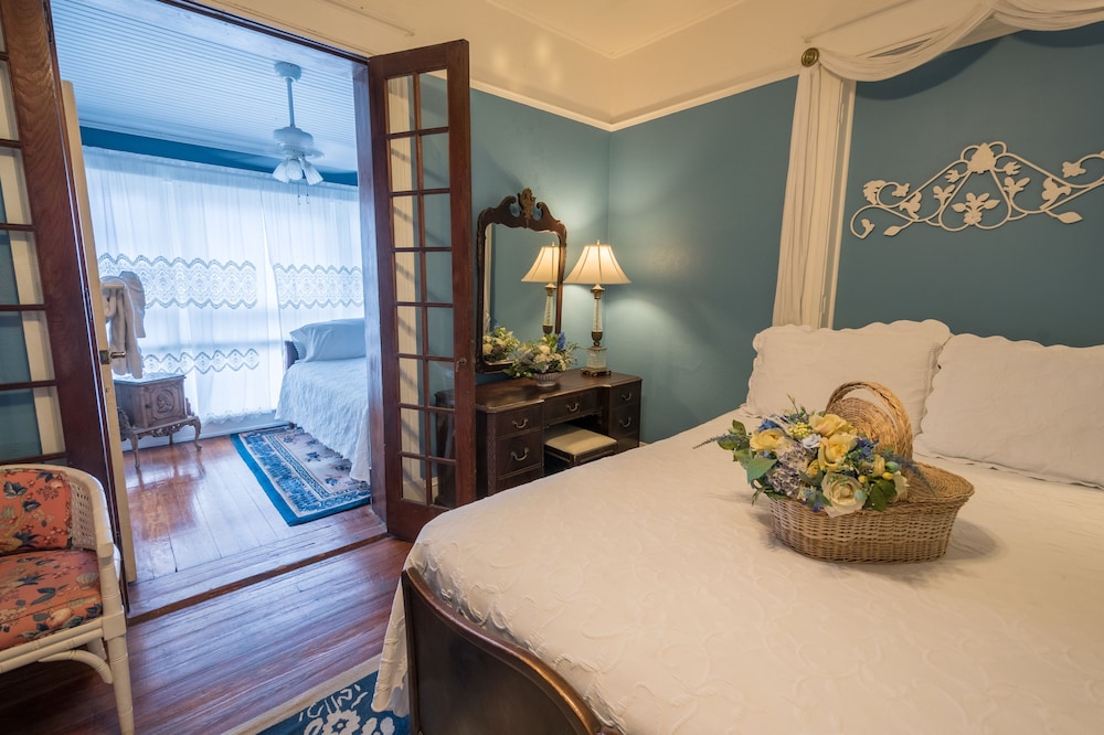 Double Room, Multiple Beds, Private Bathroom