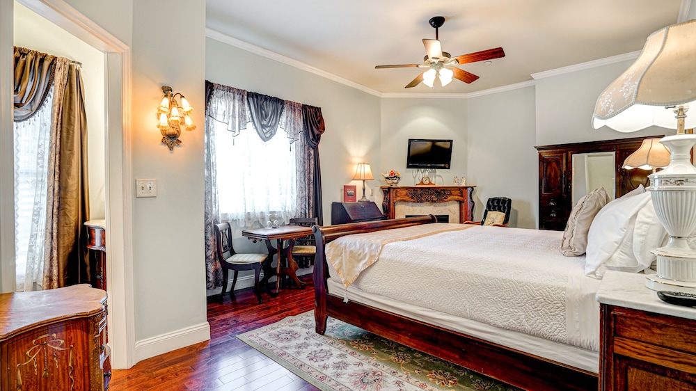 Knights Valley Room