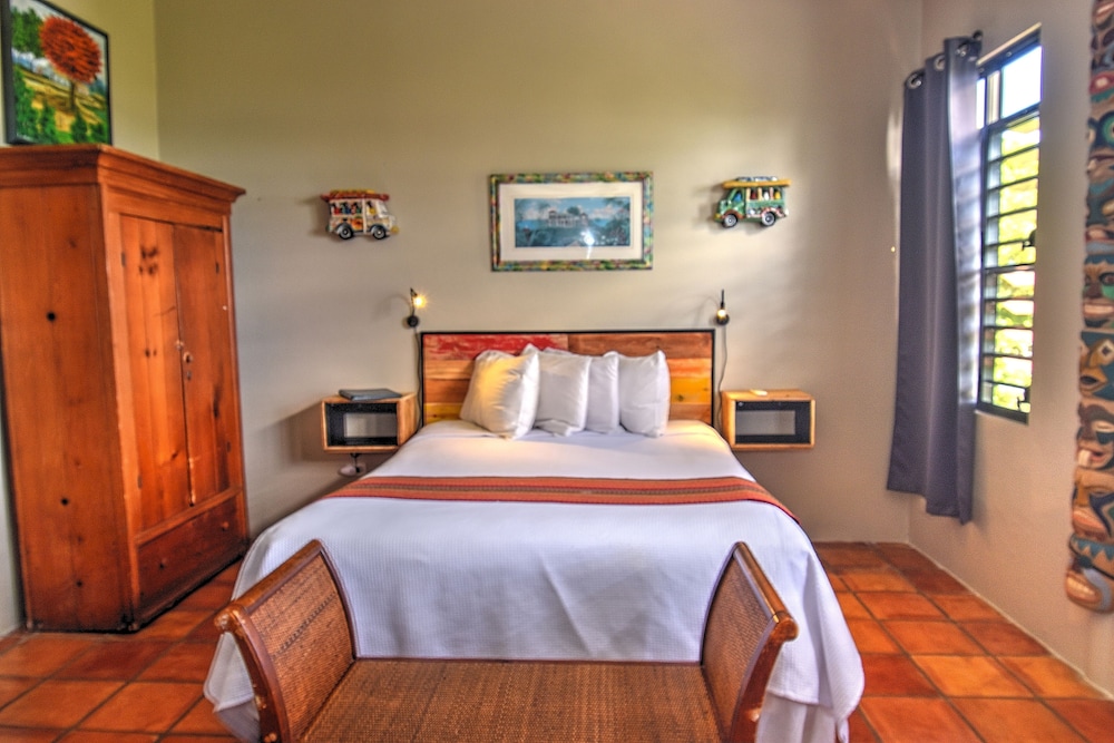 Standard Room, 1 Queen Bed, Private Bathroom (High Standard Rooms - Queen)