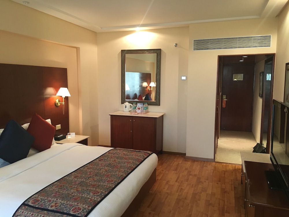 The Lalit Executive Club King Room - Photo 3