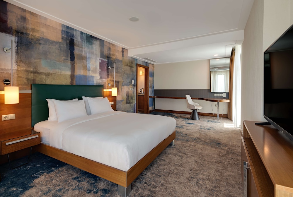 Superior Double Room, City View, Corner