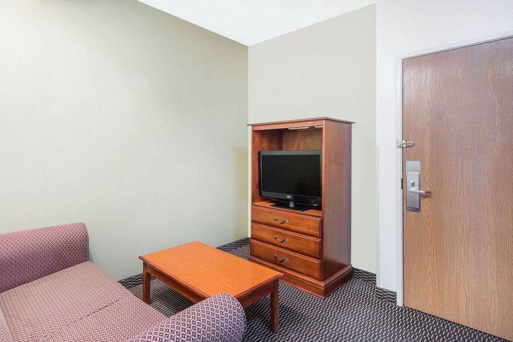 Studio Suite, Multiple Beds, Non Smoking - Photo 3