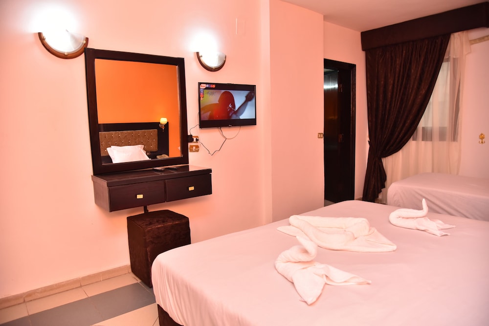 Economy Triple Room