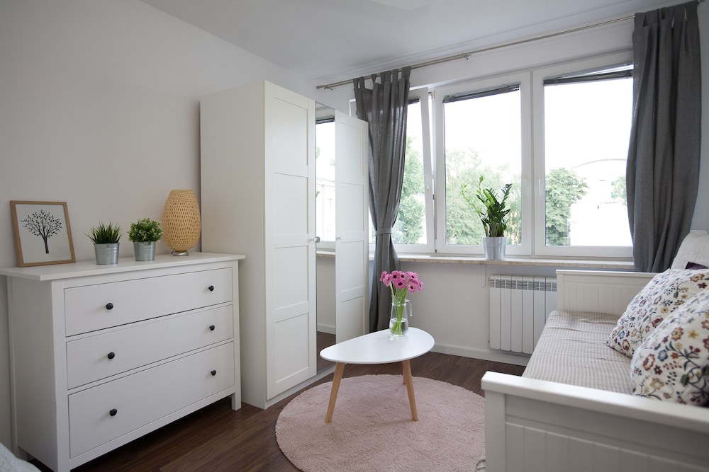 Apartment, 2 Bedrooms - Photo 2