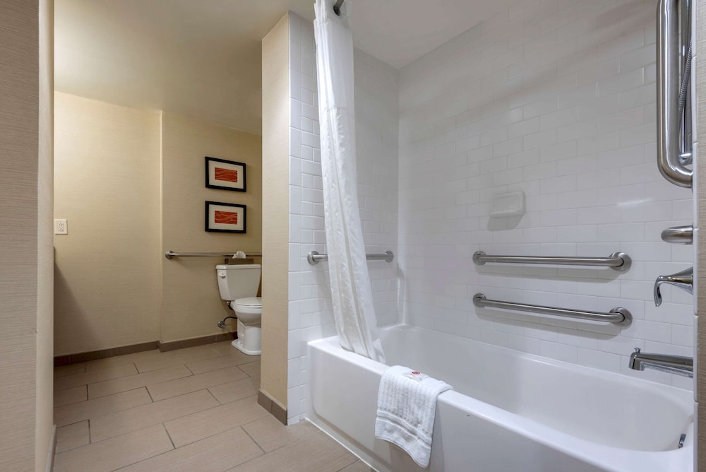 Suite, Multiple Beds, Accessible, Non Smoking (Upgrade) - Photo 8