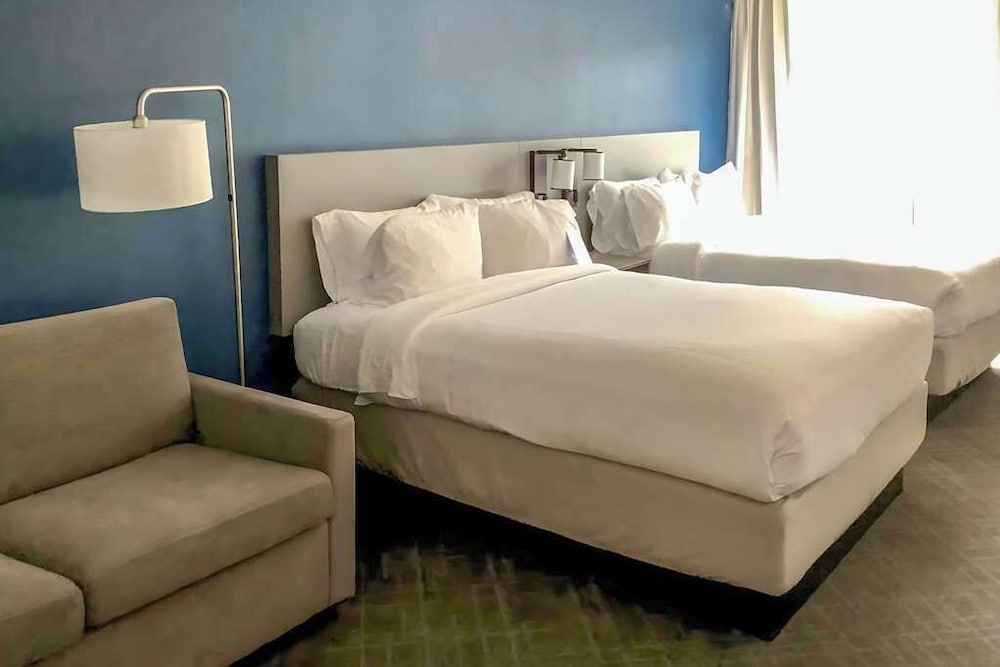 Standard Room, 2 Queen Beds, Non Smoking - Photo 4