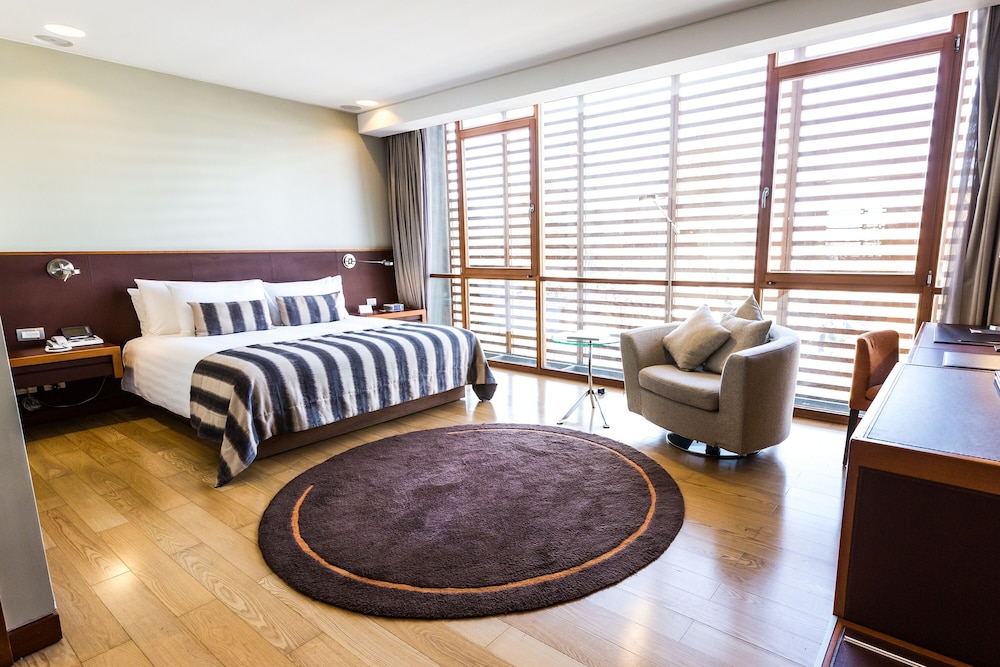 Executive Signature NOI King Suite - Photo 2