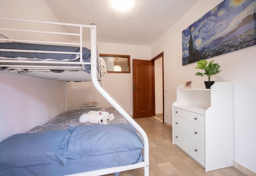 Family Apartment, Multiple Bedrooms (Sicilian Charm close to Taormina) photo 2