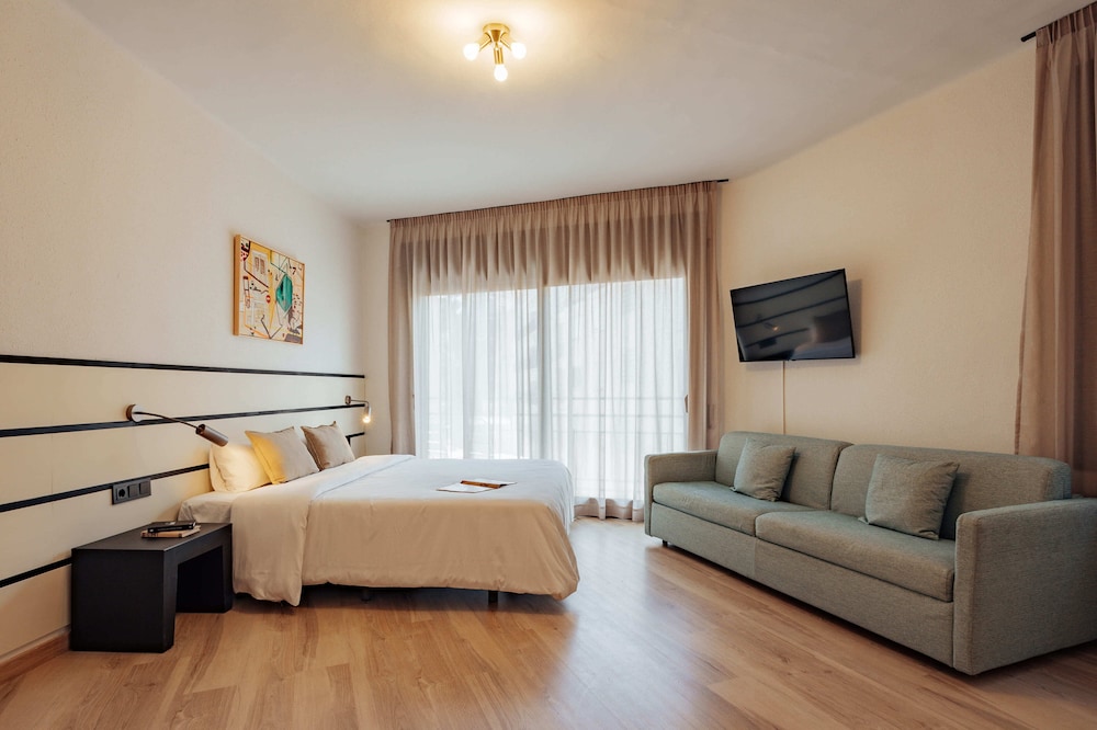 Habitación Cuádruple Estándar con Balcón