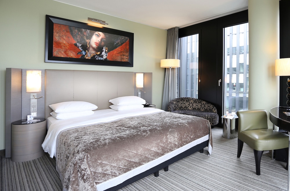 Deluxe Room, 1 King Bed (Club Deluxe)