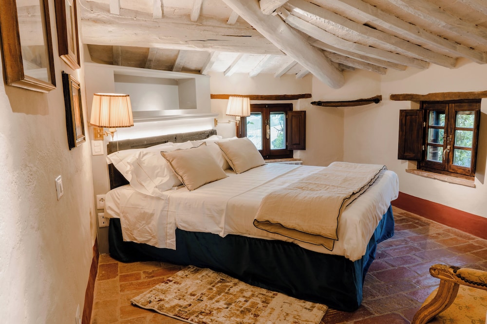 Standard Room, 1 King Bed photo 1