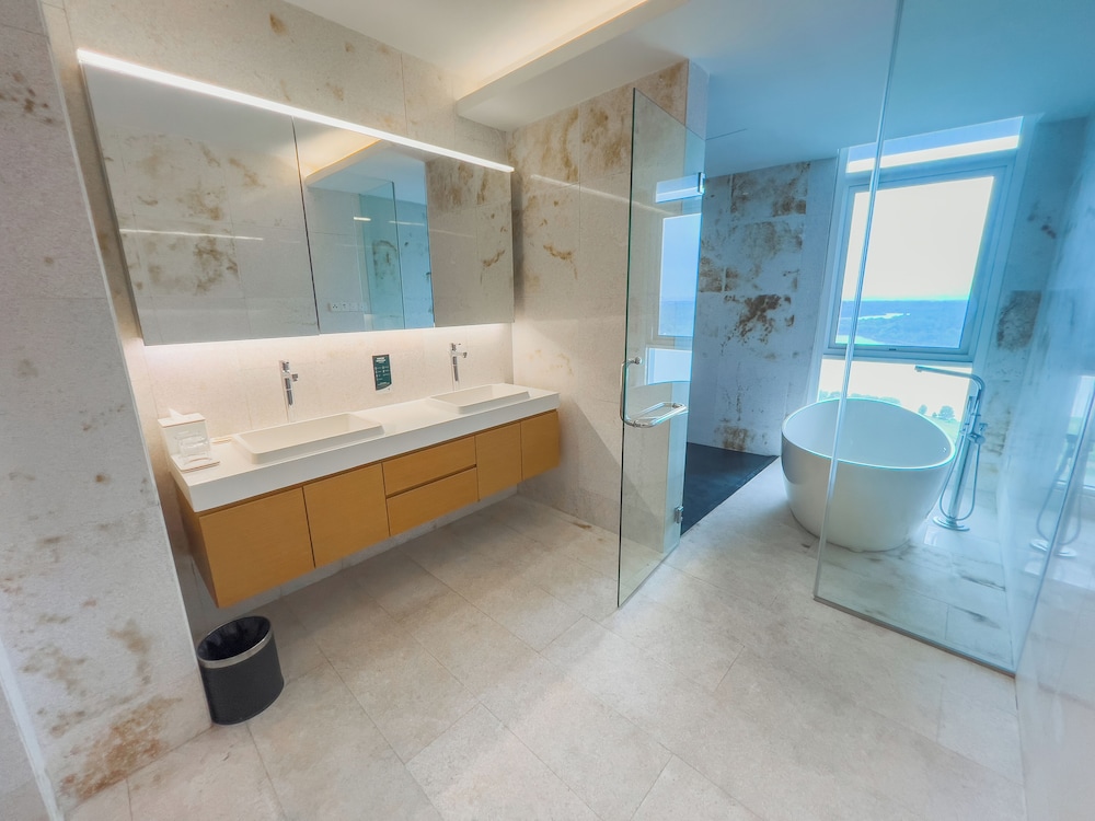 PENTHOUSE 4 BEDROOM DUPLEX photo 1