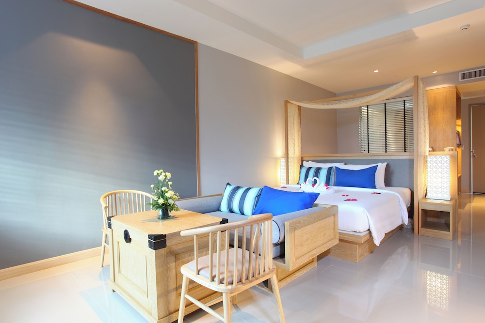 Pool Suite - Photo 4