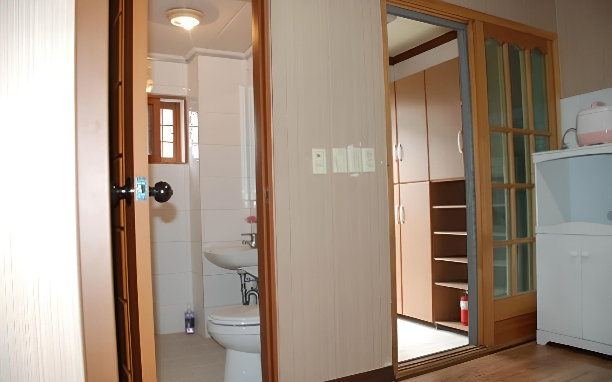 Room (Sound of water) photo 1