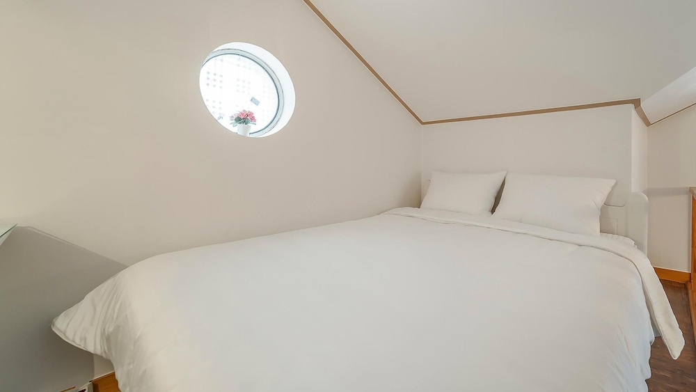 Basic Room, 1 Bedroom (Red (Pet/River View)) - Photo 7