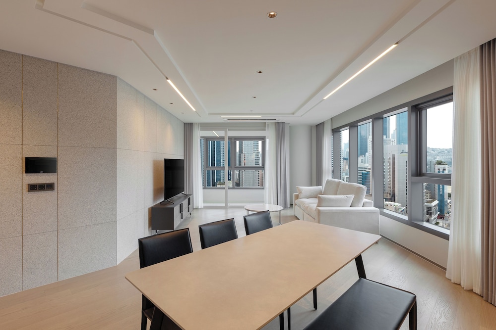 Royal Suite, City View