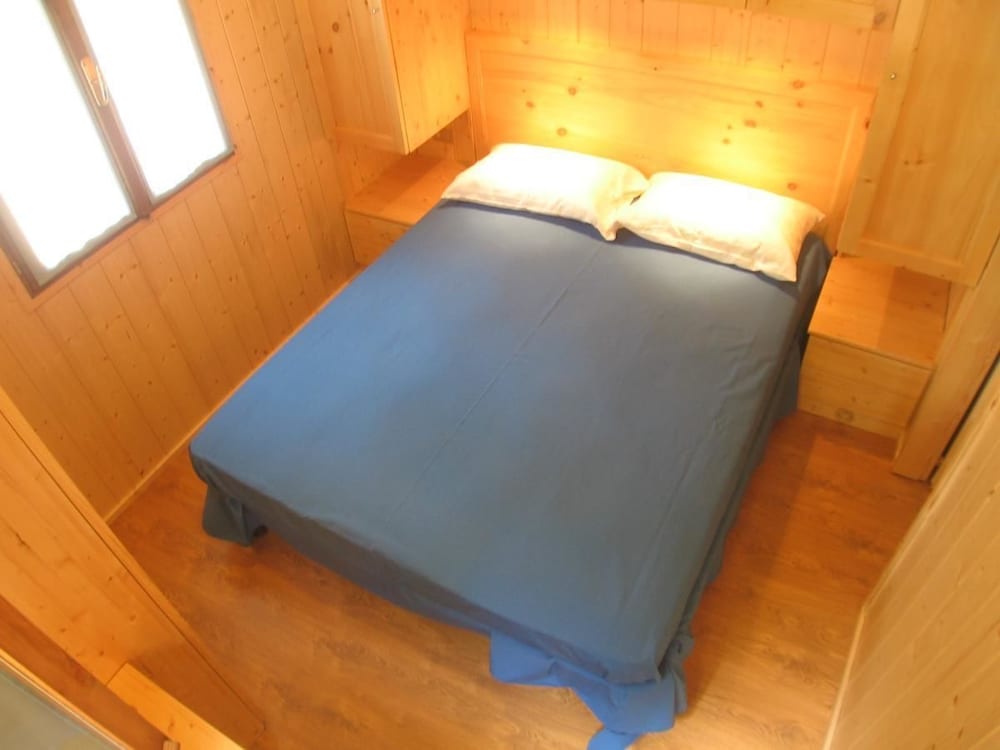 Chalet, 2 Bedrooms (S03) photo 1