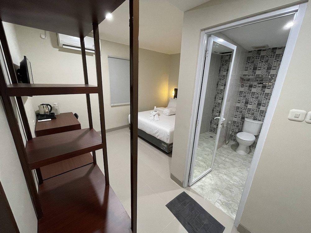 Standard Double Room - Photo 13