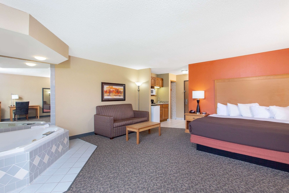 Suite, 1 King Bed, Non Smoking