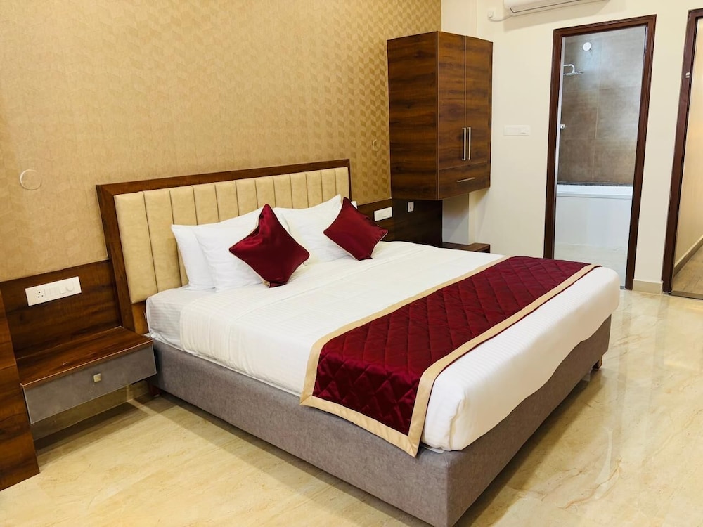 Deluxe Double Room, 1 King Bed, Non Smoking, Air conditioning