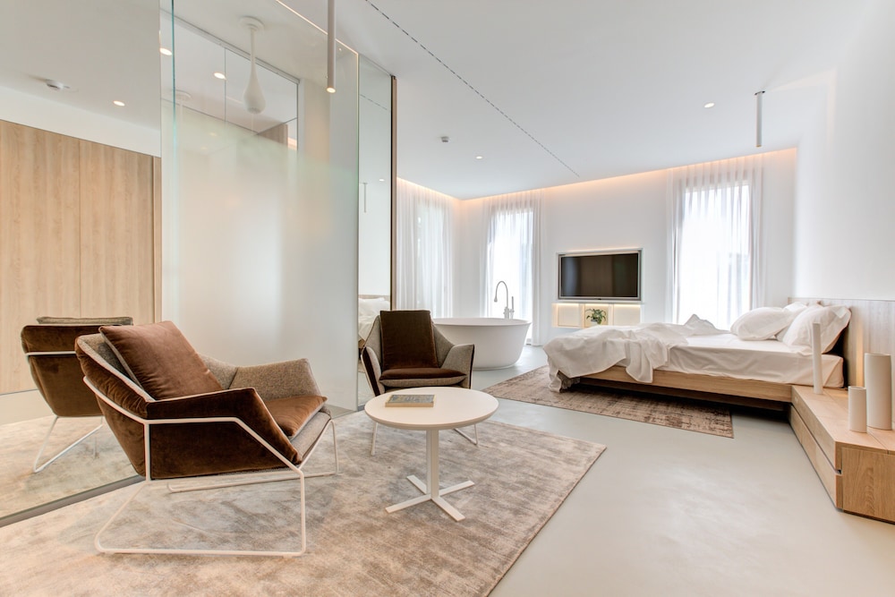 Premier Room
