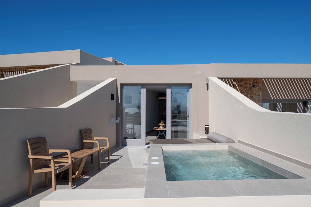 Honeymoon Suite with Sea View & Private Hot Tub