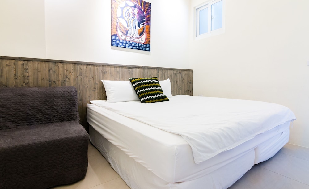 Economy Double or Twin Room, No Windows photo 1